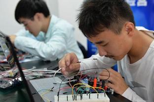 Từ khi có nữ CSGT ra đường, Ok987 hiện đang mở Thủ đô nhịp nhàng hơn.